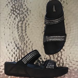 Comfortable sandal with silver accents